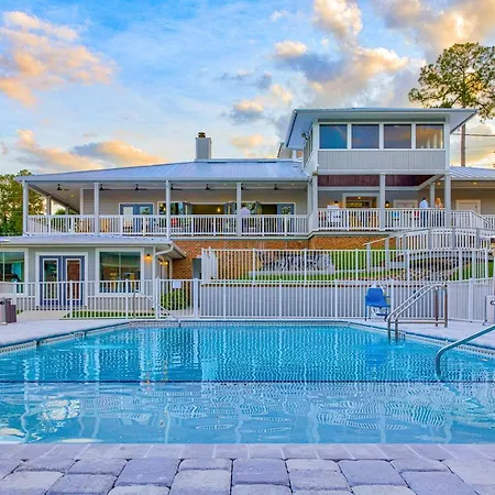 Seven Hills Suites