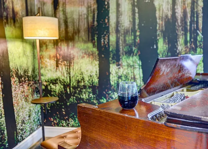 Hotel Seven Hills Tallahassee